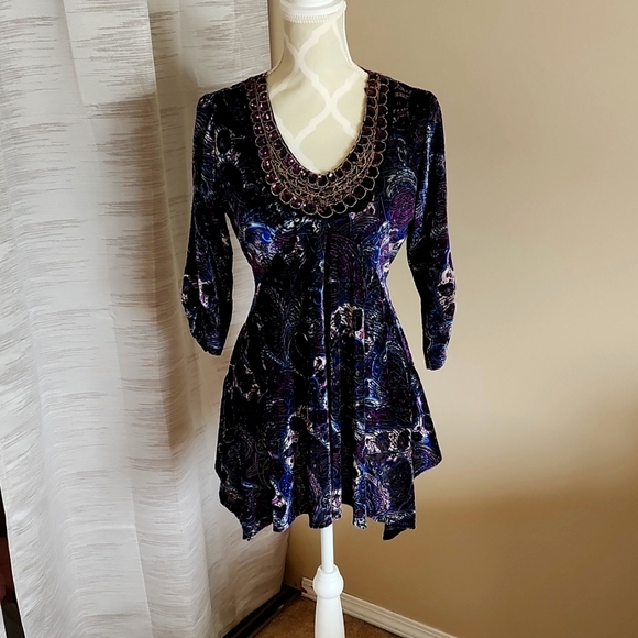 ❗️2 for 45❗️Gorgeous Clientele Top - Picture 1 of 6